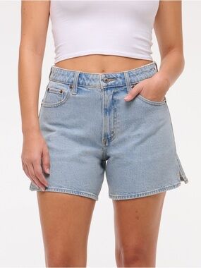 A&F The Dad Short Curve Love High Rise Light Wash 24